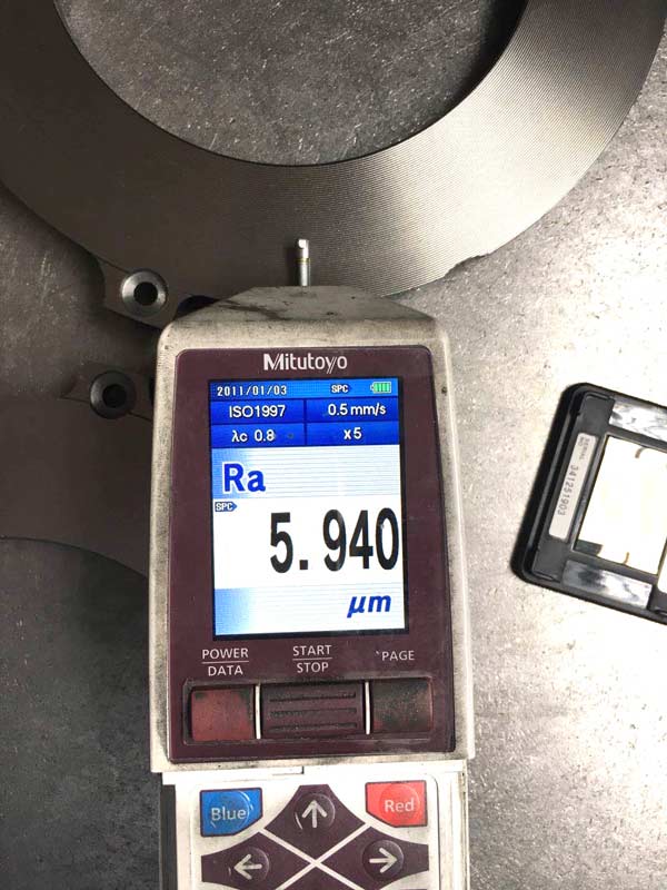 Измерение чистоты поверхности чугунной литейной плиты